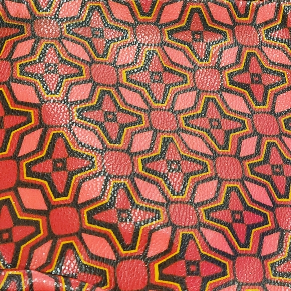 Relic Vibrant Geometric Floral Pattern Vegan Leather Crossbody Bag - Picture 4 of 9